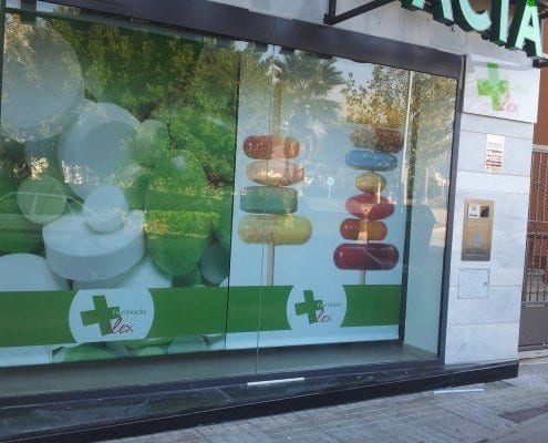 estores publicitarios farmacia
